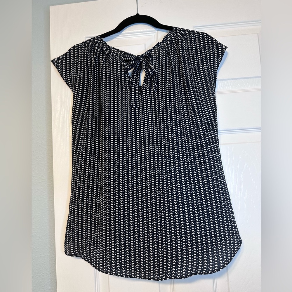 LC Lauren Conrad Women’s Scoop Neck Flutter Sleeve Blouse - Size M - Picture 2 of 7